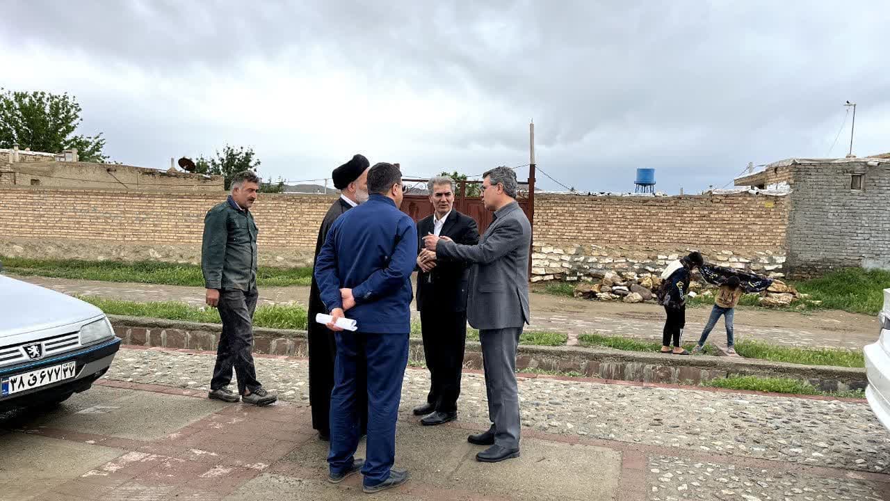 🔺️بازدید میدانی فرماندار سلماس از روستای کنگرلو جهت جابجایی تیرهای برق و آمادهسازی آسفالت معابر