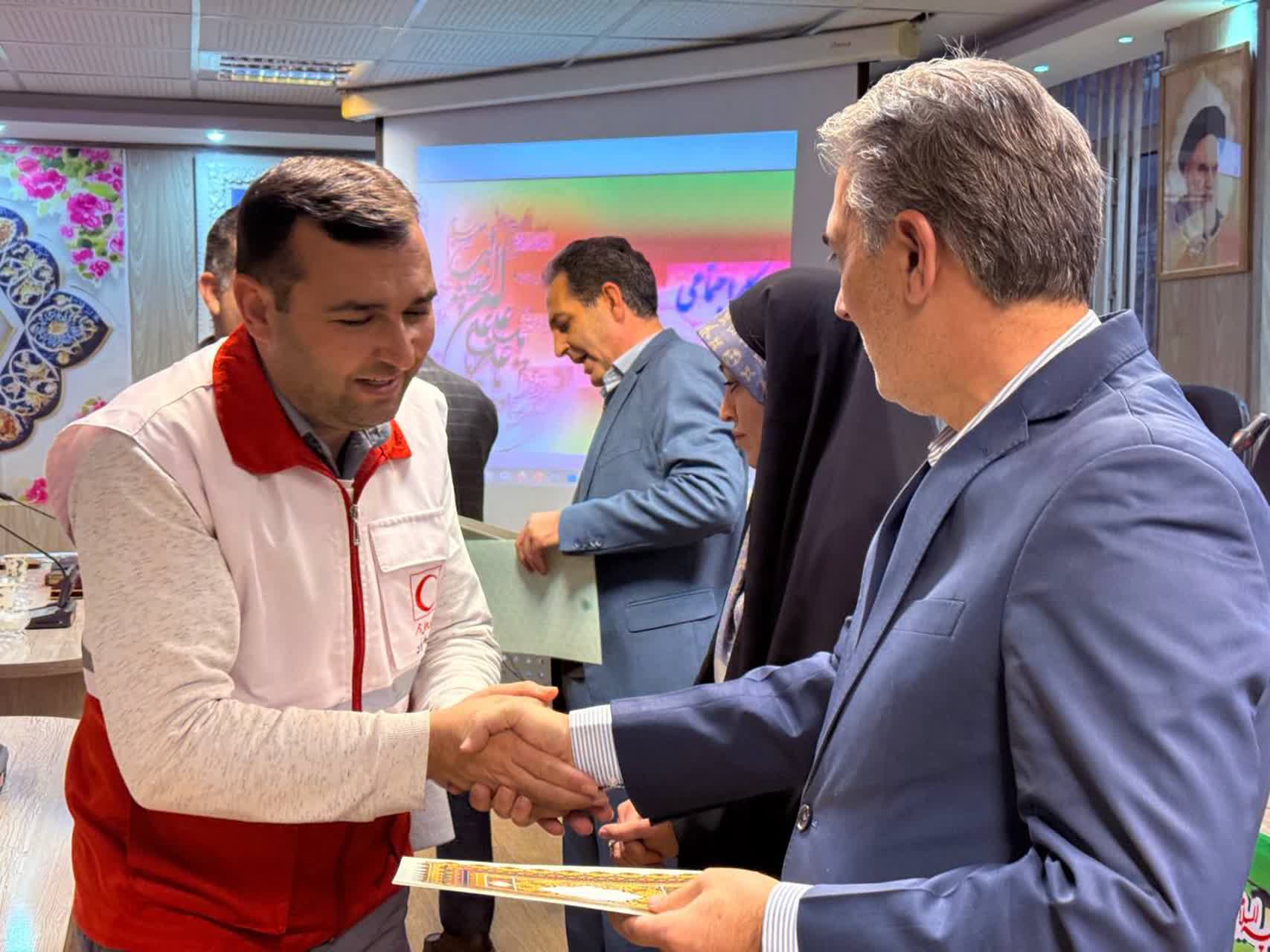 آیین تجلیل از مددکاران اجتماعی شاغل در ادارات شهرستان سلماس با حضور فرماندار و رئیس اداره بهزیستی شهرستان، در سالن جلسات شهید سالمی فرمانداری برگزار شد.