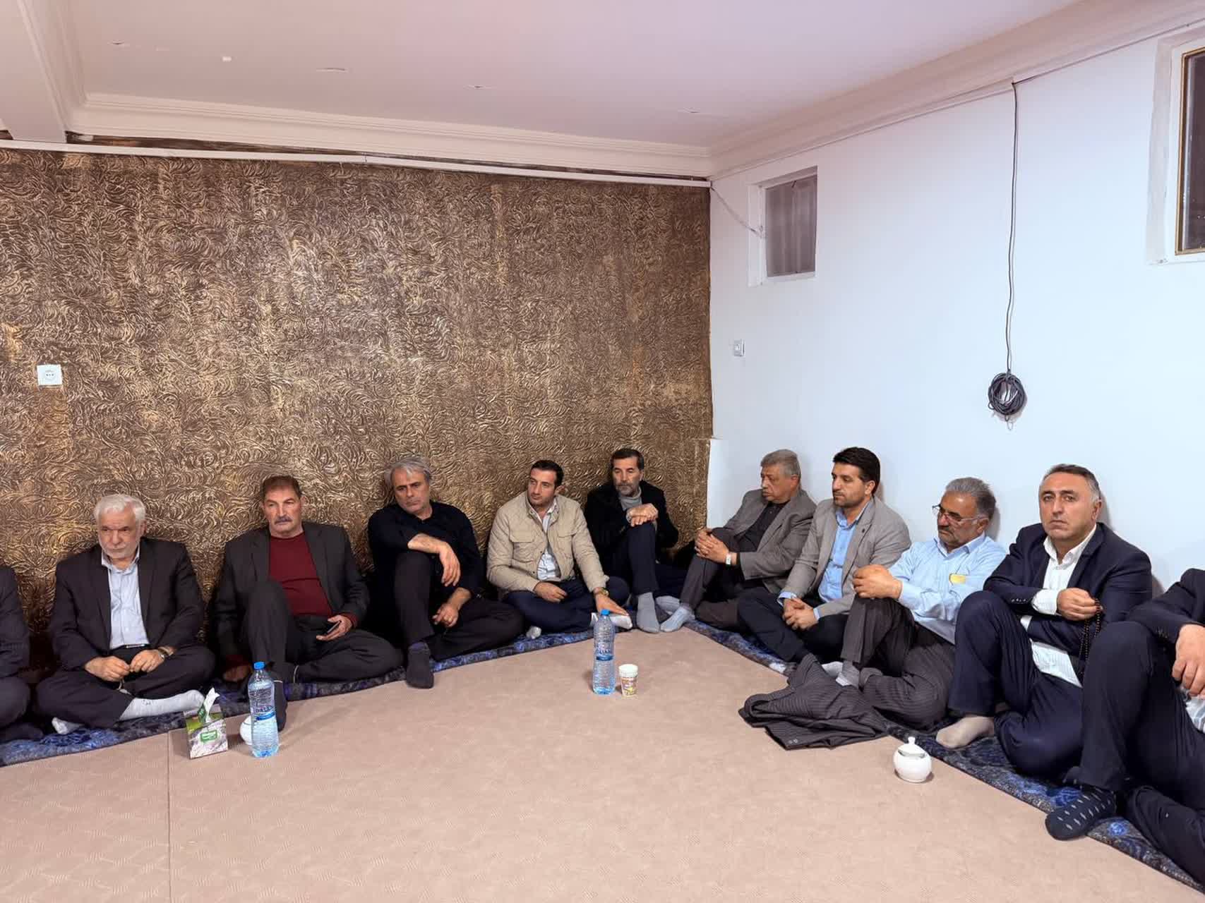 جلسه هم‌اندیشی با خیرین شاخص سلماس برای برگزاری جشن گلریزان سال 1404