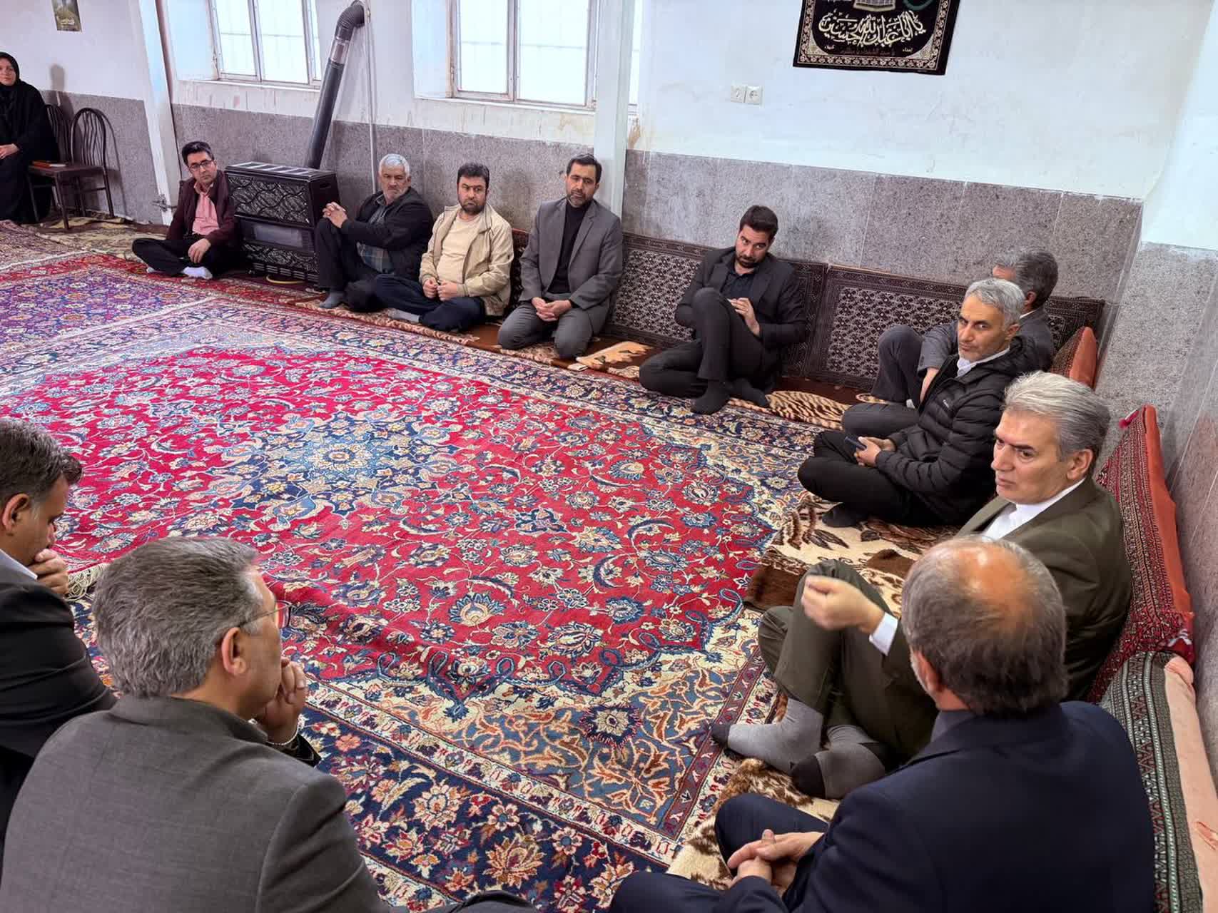 بازدید فرماندار و نماینده مردم شریف سلماس در مجلس شورای اسلامی از روستای خانقاه در قالب کاروان خدمت