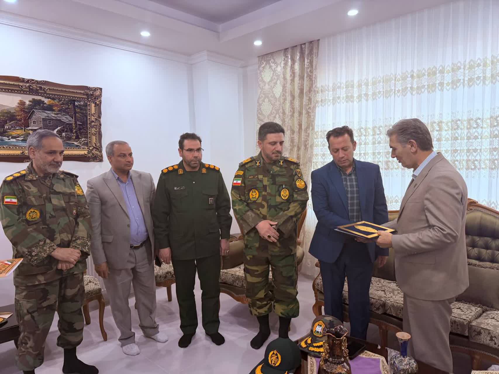 دیدار فرماندار شهرستان سلماس با خانواده معظم شهدا