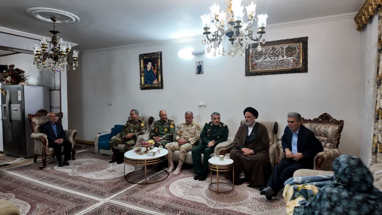 دیدار هفتگی مسئولان ارشد سلماس با خانوادههای معظم شهدا