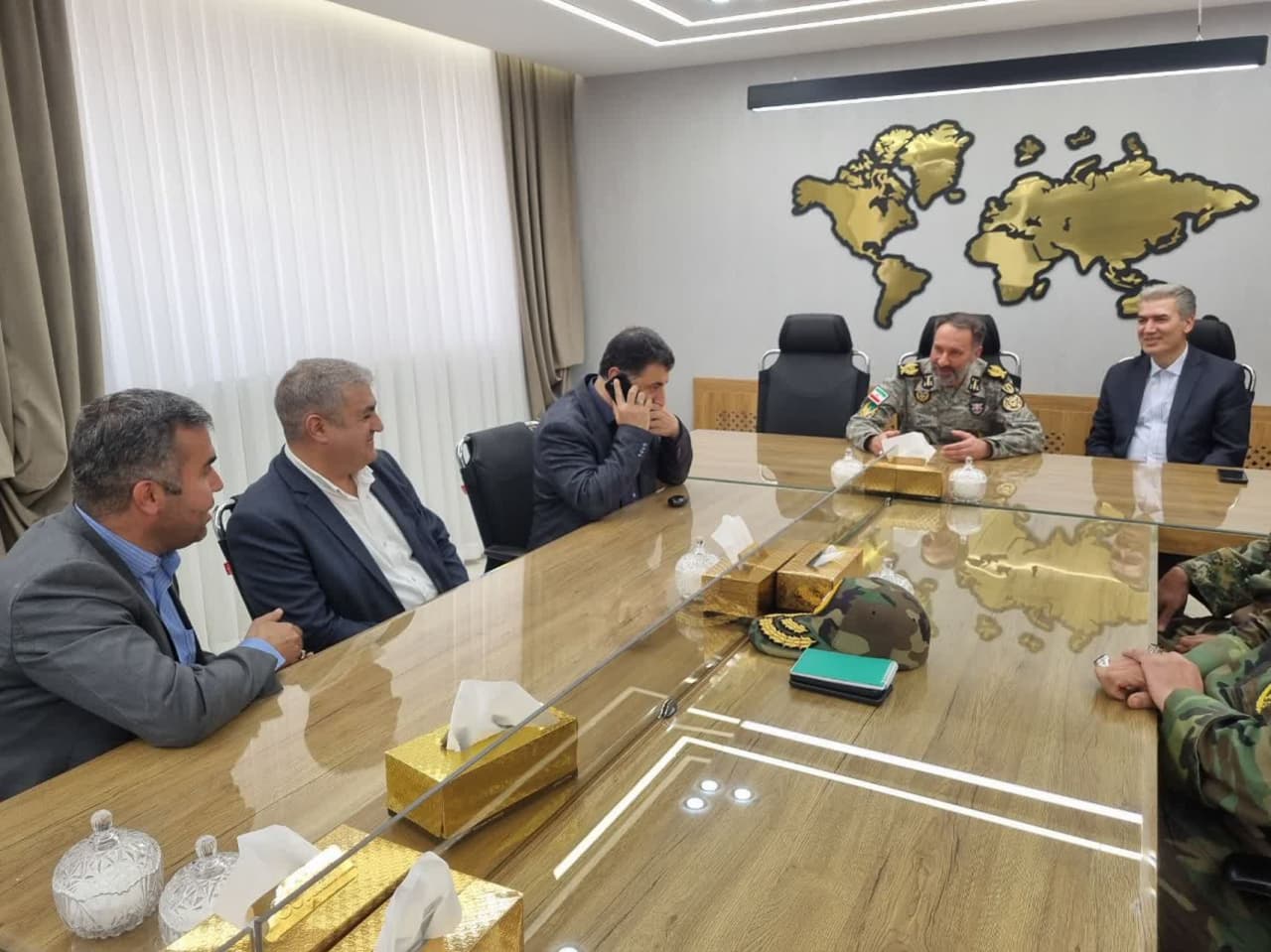 جلسه تقدیر از امیر شفیعی و امیر واحدی با حضور مسئولان ارشد استان