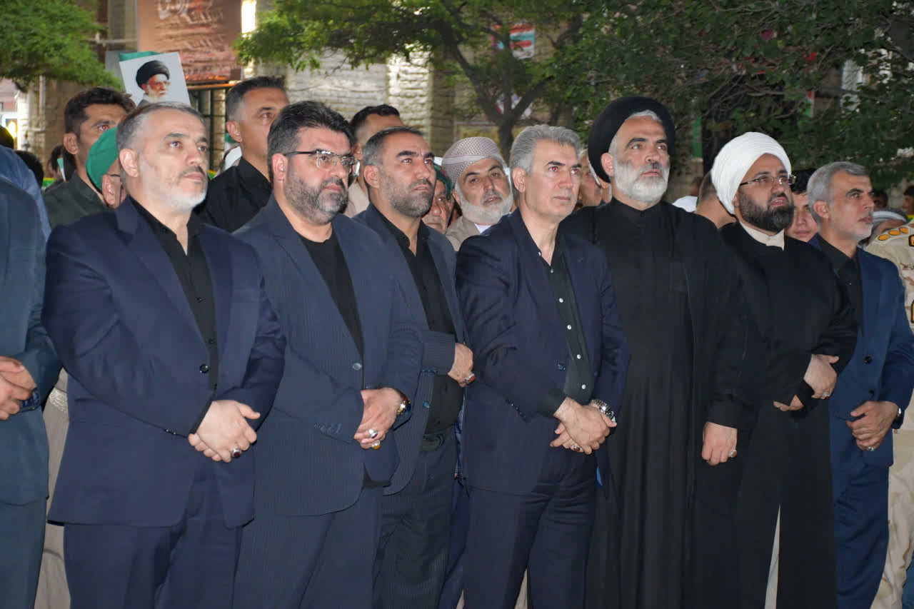 نمایش باشکوه وحدت شیعه و سنی در سلماس و حضور فرماندار در آیین بزرگداشت «قائد شهید امت» به میزبانی برادران اهل تسنن