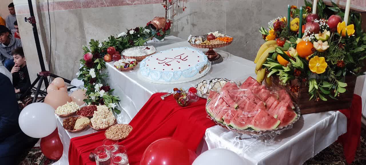 همنشینی یلدایی دانشآموزان ابوذر و آغاز توزیع 2000 بسته یلدایی در سلماس