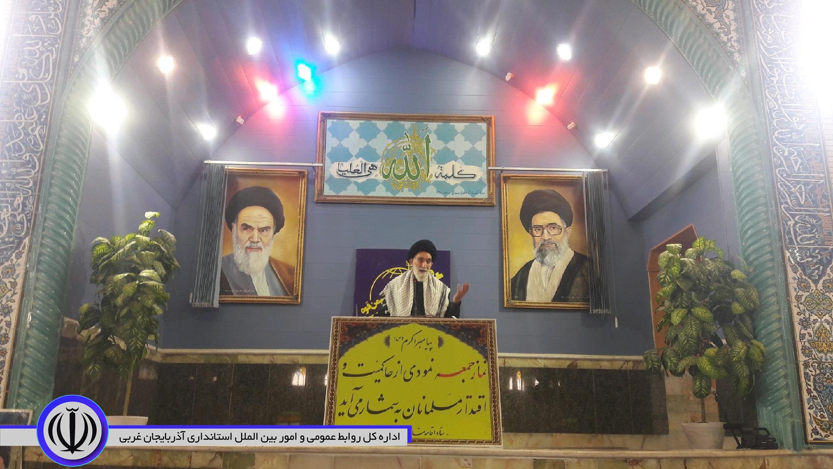 بر تن کردن لباس پاسداری توسط مسؤولین معنادار بوده و لباس نیروهای نظامی مقدس است