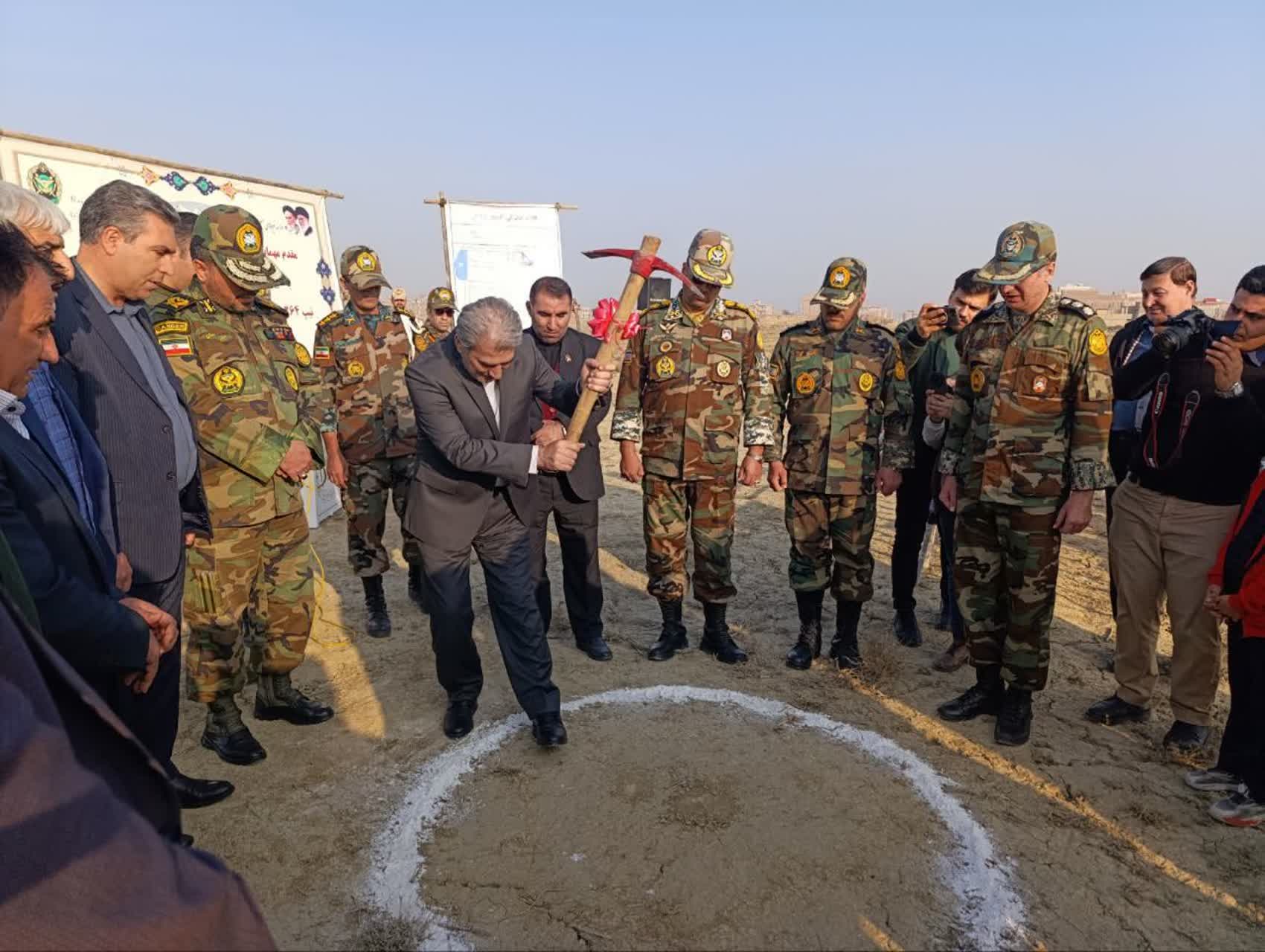 آیین کلنگزنی پروژه تعاونی مسکن ایثارگران به همت تیپ 264 شهید عبدی ارتش و با حضور علی علائی فرماندار سلماس و جمعی از مسئولان شهرستان، روز شنبه اول آذر برگزار شد.