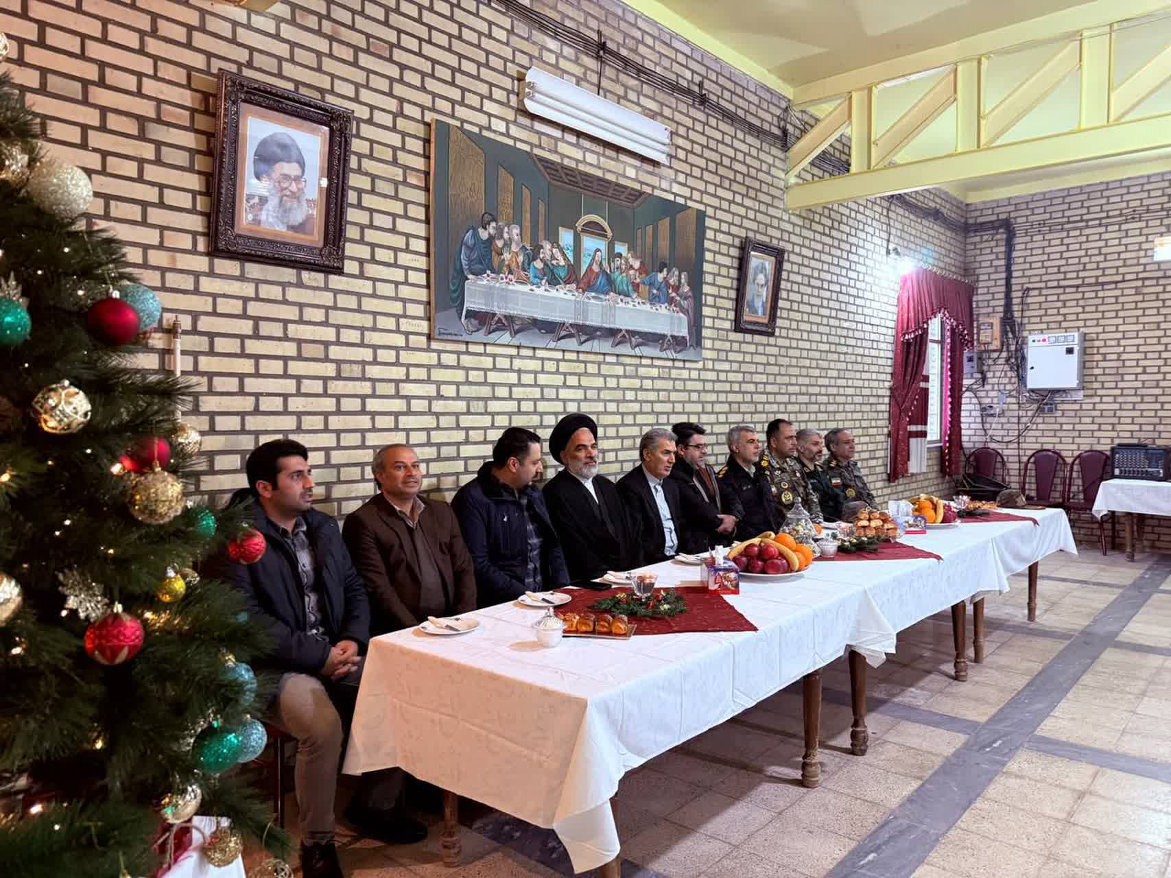 در آستانه سال نو میلادی؛ فرماندار سلماس و امام جمعه با اهالی مسیحی روستای خسروآباد دیدار کردند