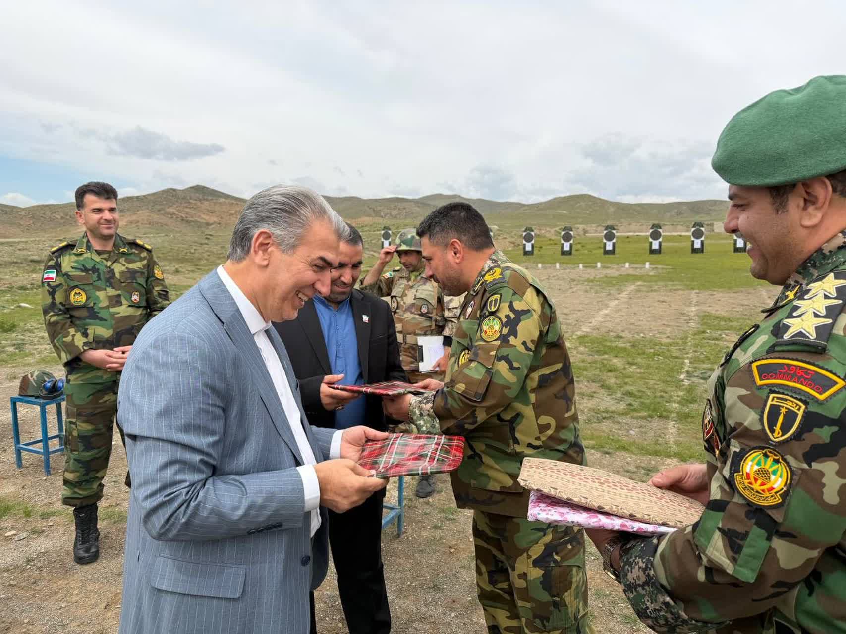 حضور فرماندار و رییس شورای تأمین شهرستان سلماس در یکی از پادگان‌های ارتش جمهوری اسلامی در سلماس