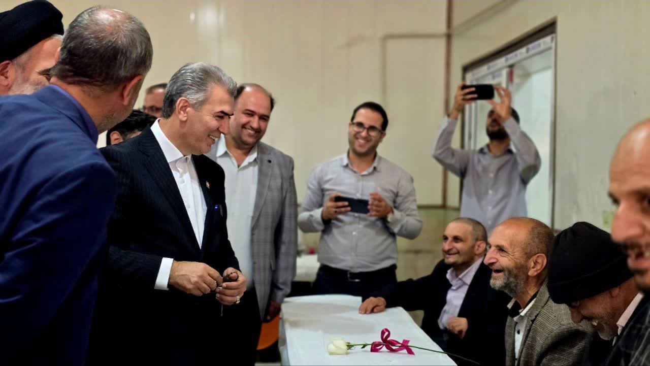 بازدید امام جمعه و مسئولان سلماس از خانه سالمندان به مناسبت هفته سالمند