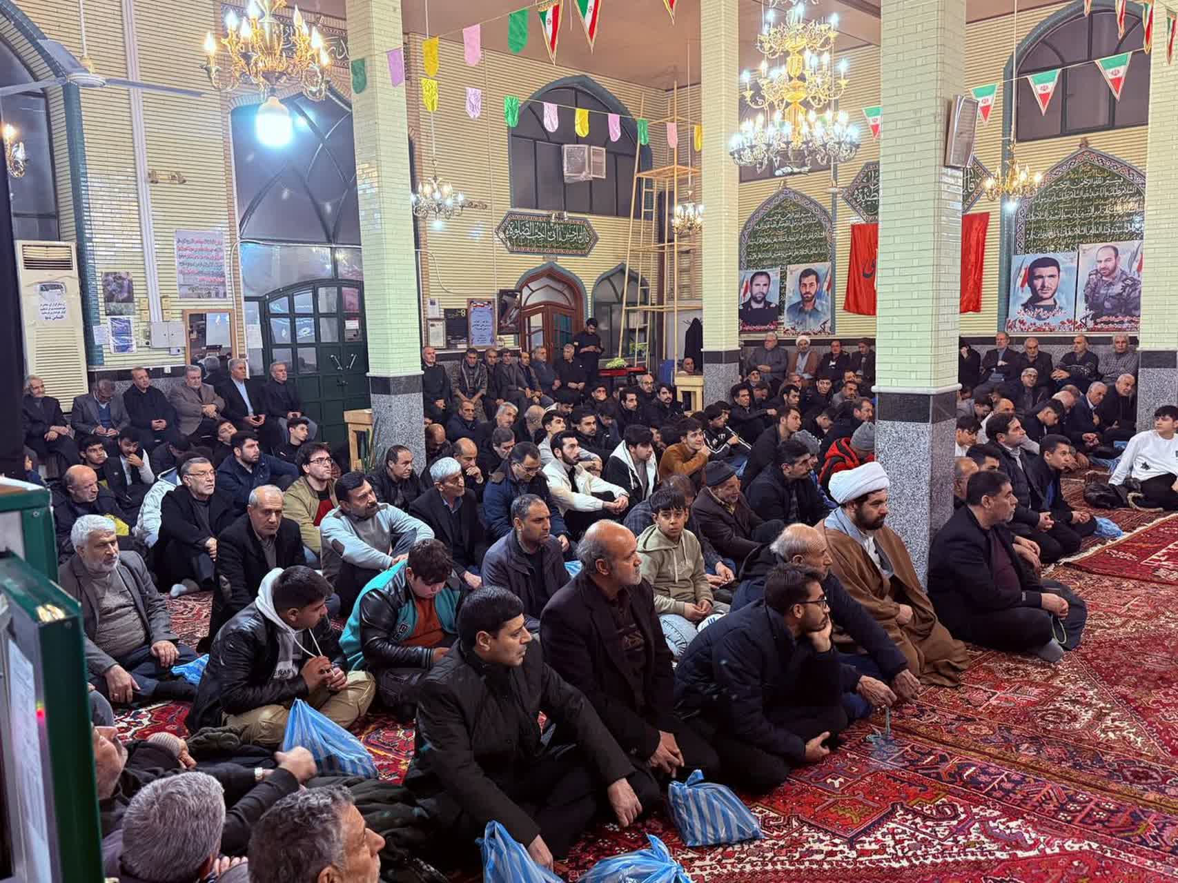 مراسم یادواره شهدا به مناسبت گرامیداشت سالگرد شهادت سپهبد شهید حاج قاسم سلیمانی در مسجد حاج امین‌الاسلام برگزار شد.