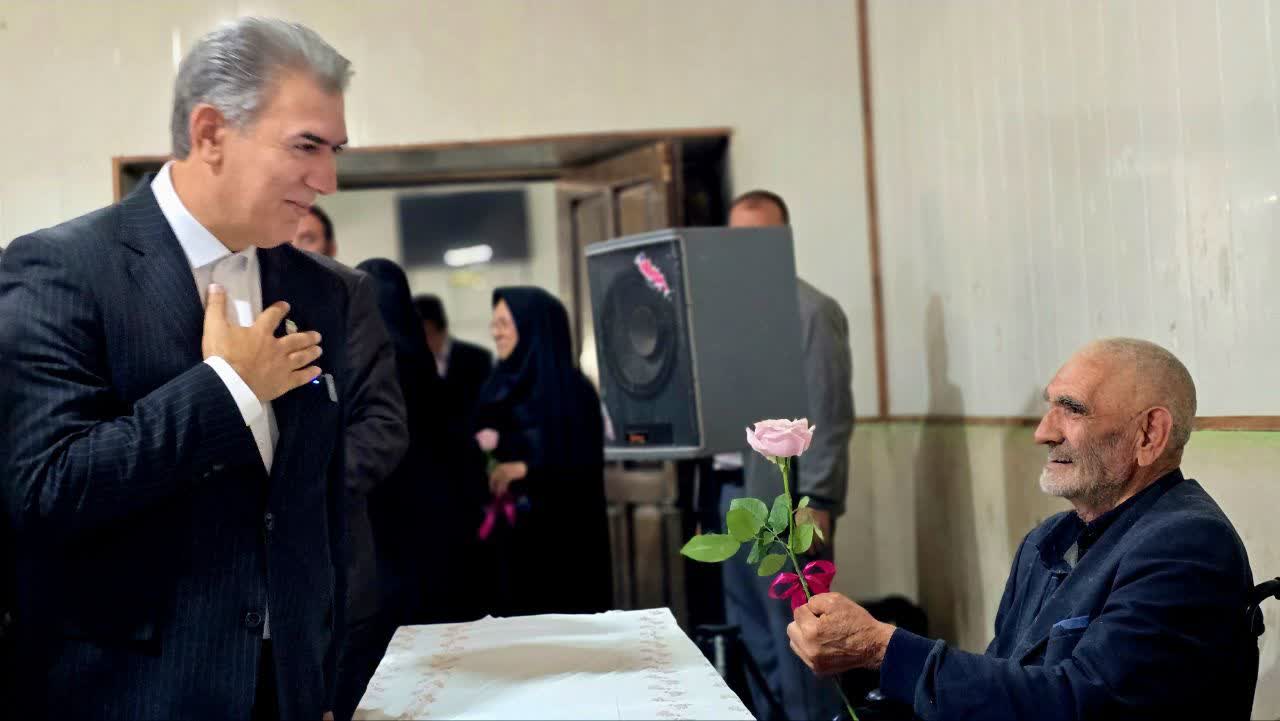 بازدید امام جمعه و مسئولان سلماس از خانه سالمندان به مناسبت هفته سالمند