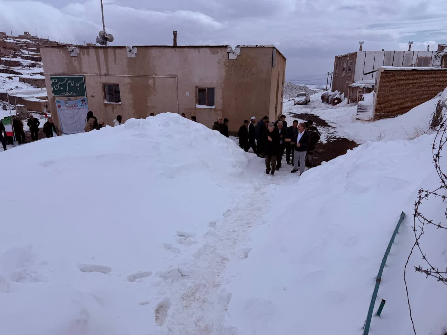 🇮🇷چهل و هفتمین فجر پیروزی🇮🇷  🔹پروژه تأمین آب شرب روستای قزل‌کند از توابع بخش کوهسار شهرستان سلماس با حضور فرماندار و جمعی از مسئولان محلی افتتاح و به بهره‌برداری رسید.