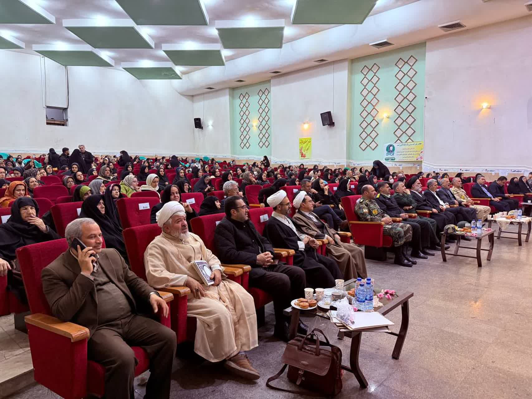 🌸جشن بزرگ «بانوی باشکوه» به مناسبت میلاد فرخنده حضرت فاطمه زهرا(س) و گرامیداشت روز مادر و زن، با حضور امام جمعه، فرماندار، نماینده مردم سلماس در مجلس شورای اسلامی و اعضای شورای تأمین و شورای اداری شه