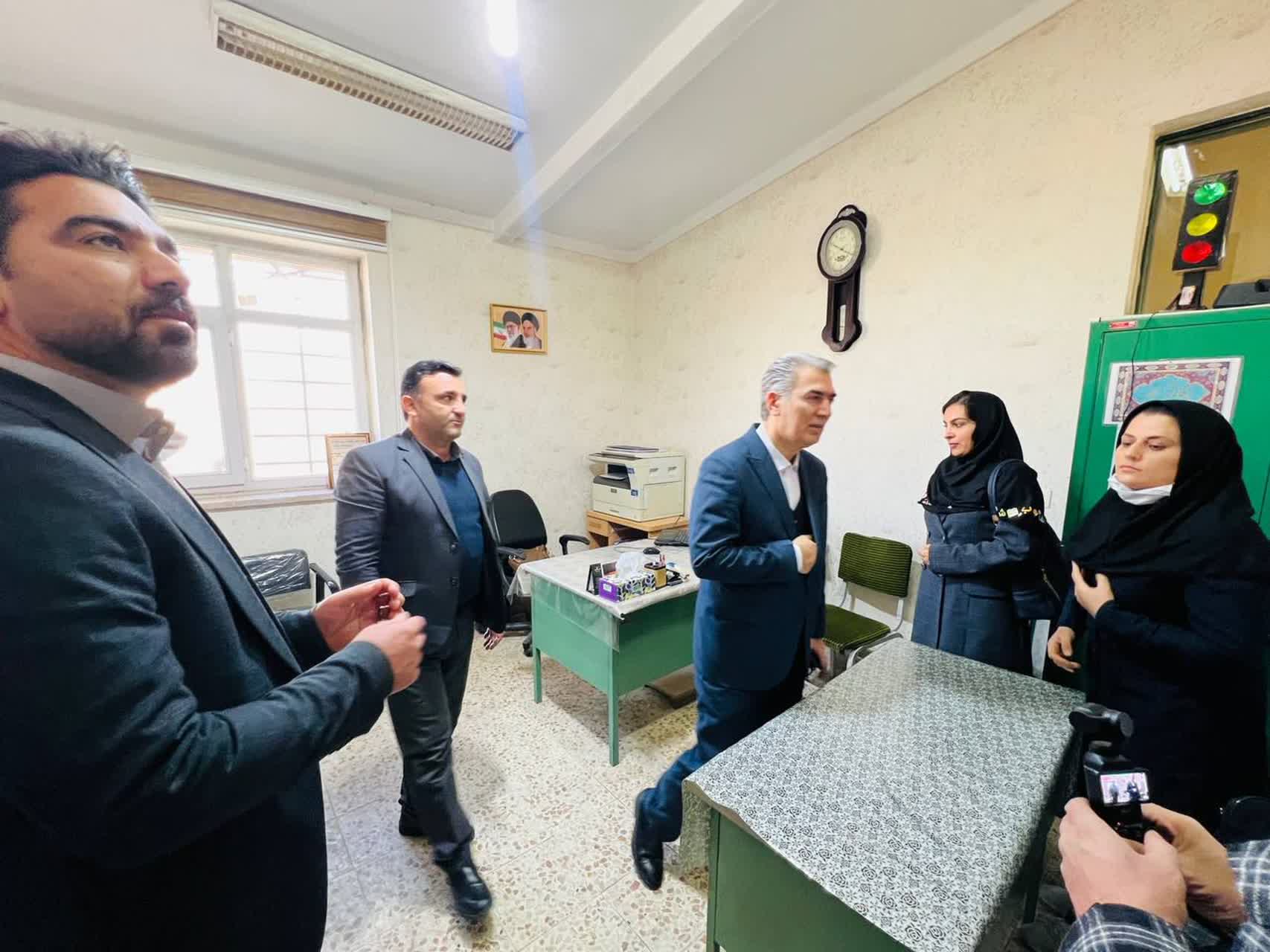 ⭕️ بازدید فرماندار سلماس از مدرسه ششکلاسه روستای حمزهکندی و دستور برای رفع مشکلات زیرساختی