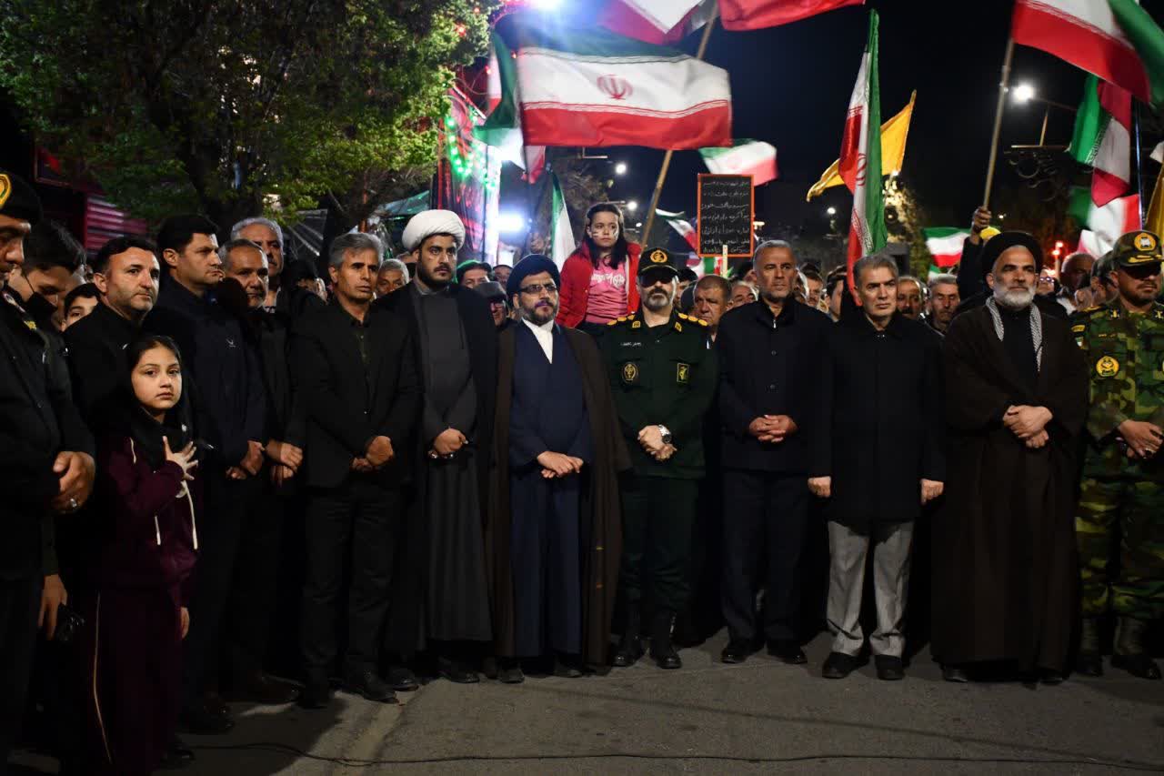 حضور فرماندار شهرستان سلماس در کنار سایر مسئولین و مردم  ولایتمدار شهرستان سلماس با رمز پایداری و مقاومت شبانه در سنگر خیابان، در چهل و هشتمین سلسله تجمعات مطالبه خونخواهی رهبر شهید و بیعت با سومین ره