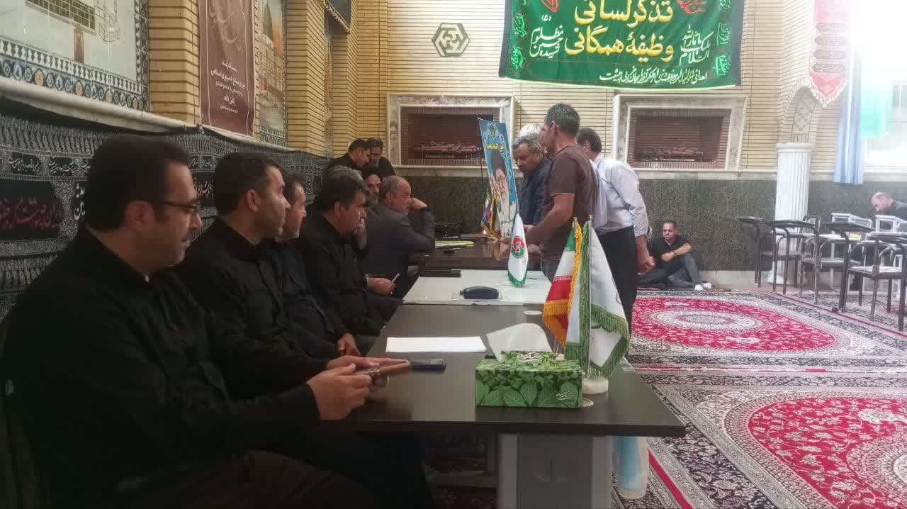 میز خدمت با حضور مسئولین در مصلی امام خمینی (ره) سلماس برگزار شد