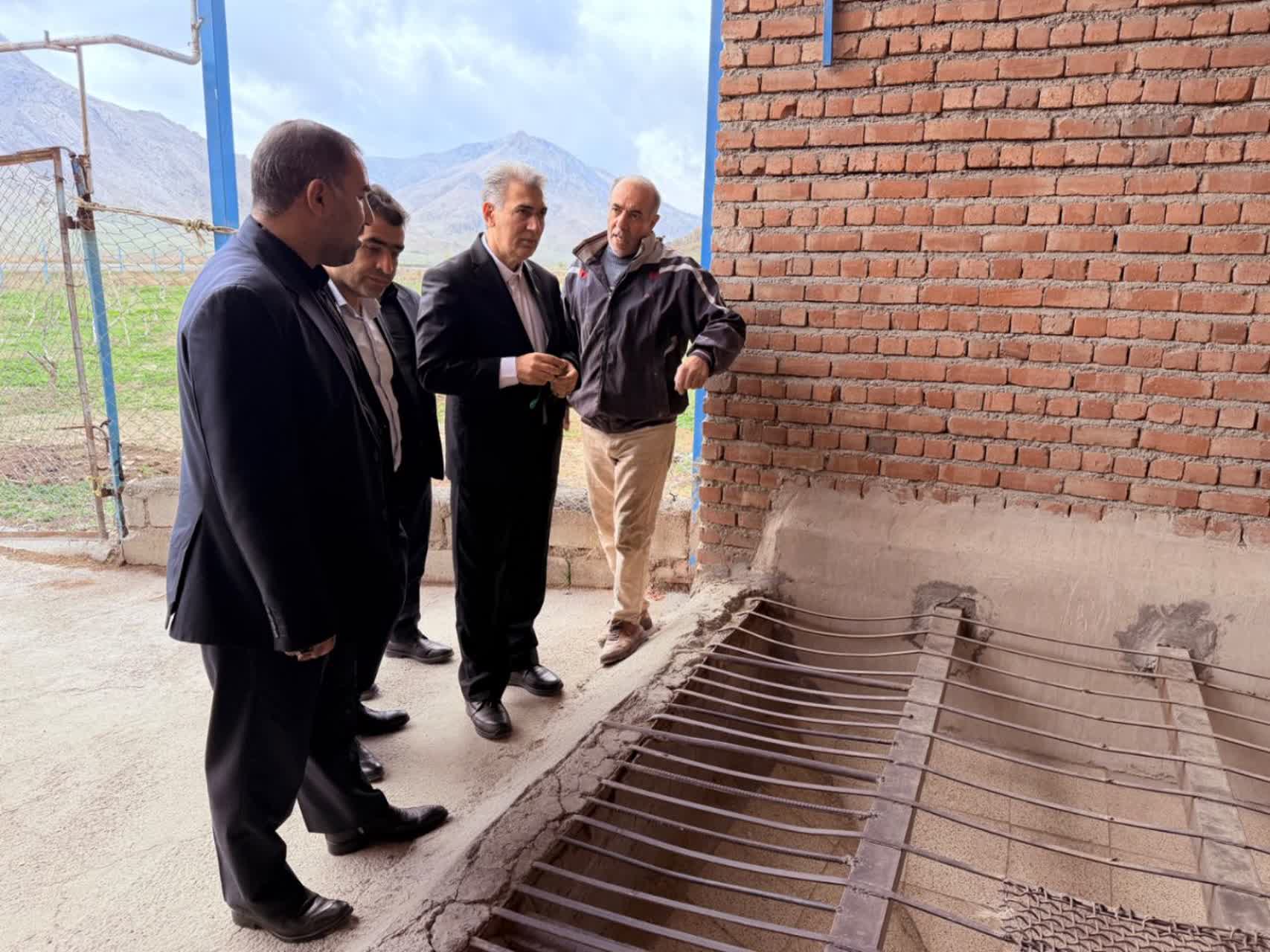 بازدید کارگروه رفع موانع تولید از کارخانه آرد سبوس‌دار سلماس؛ گره مشکلات باز شد