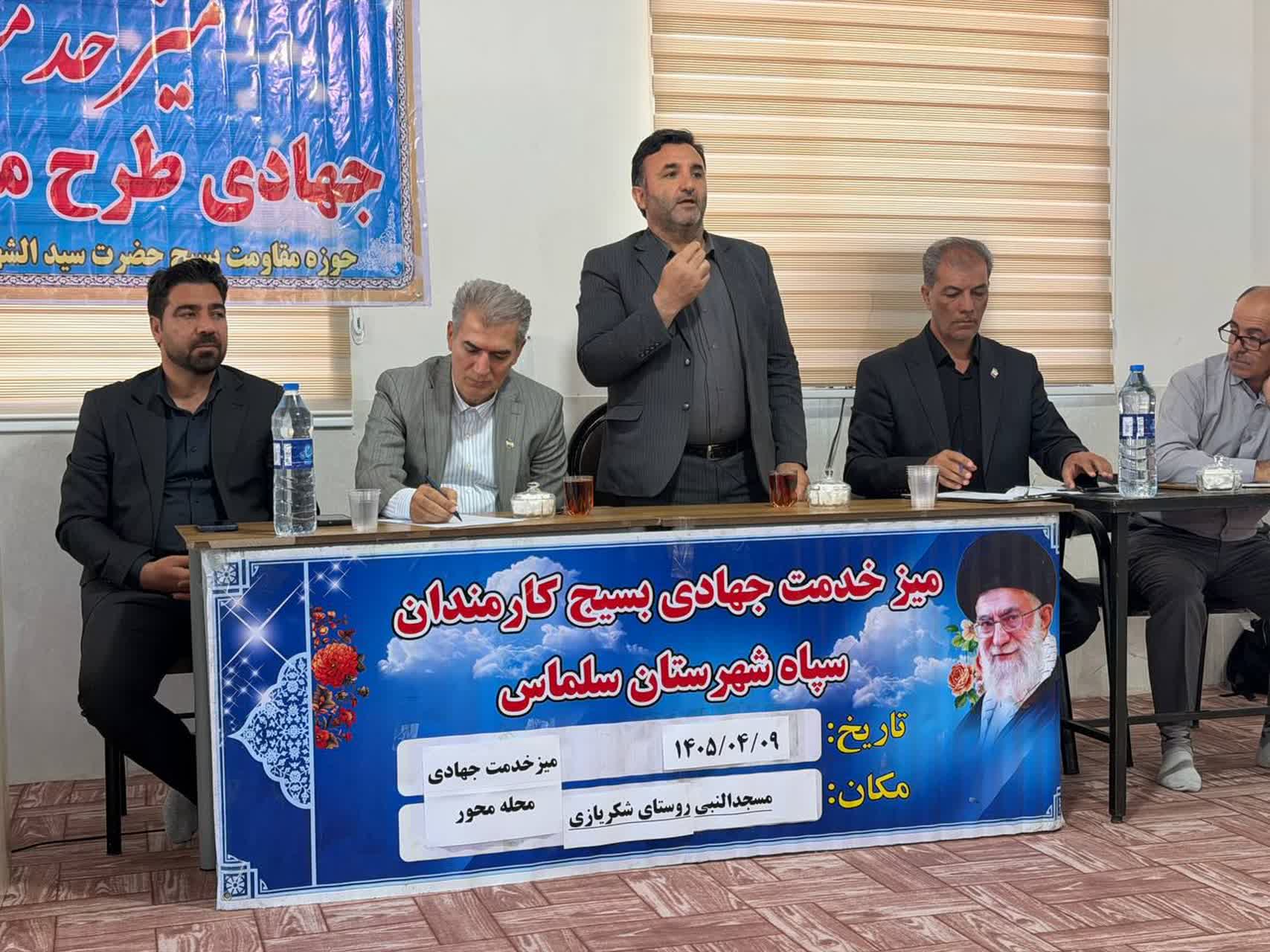 برگزاری میز خدمت جهادی محله محور در سلماس با حضور فرماندار و پاسخگویی مستقیم به مطالبات مردمی