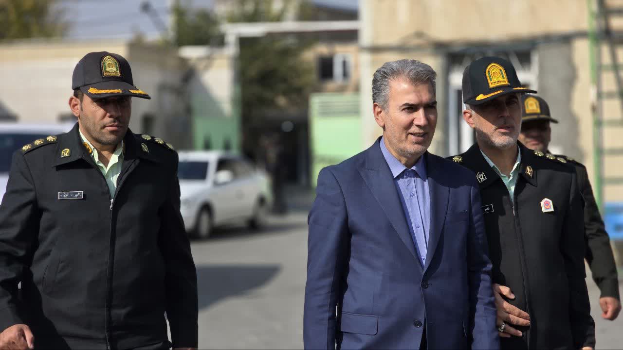 ⭕️ علی علائی فرماندار شهرستان سلماس امروز شنبه 17 آبان از محوطه کلانتری 12 سلماس بازدید کرد و در جریان وضعیت خدماتی این مجموعه قرار گرفت.