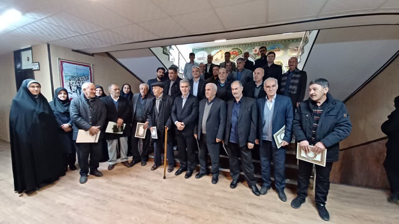 نشست صمیمی علی علائی فرماندار شهرستان سلماس با جمعی از همکاران بازنشسته و کارکنان فرمانداری برگزار شد