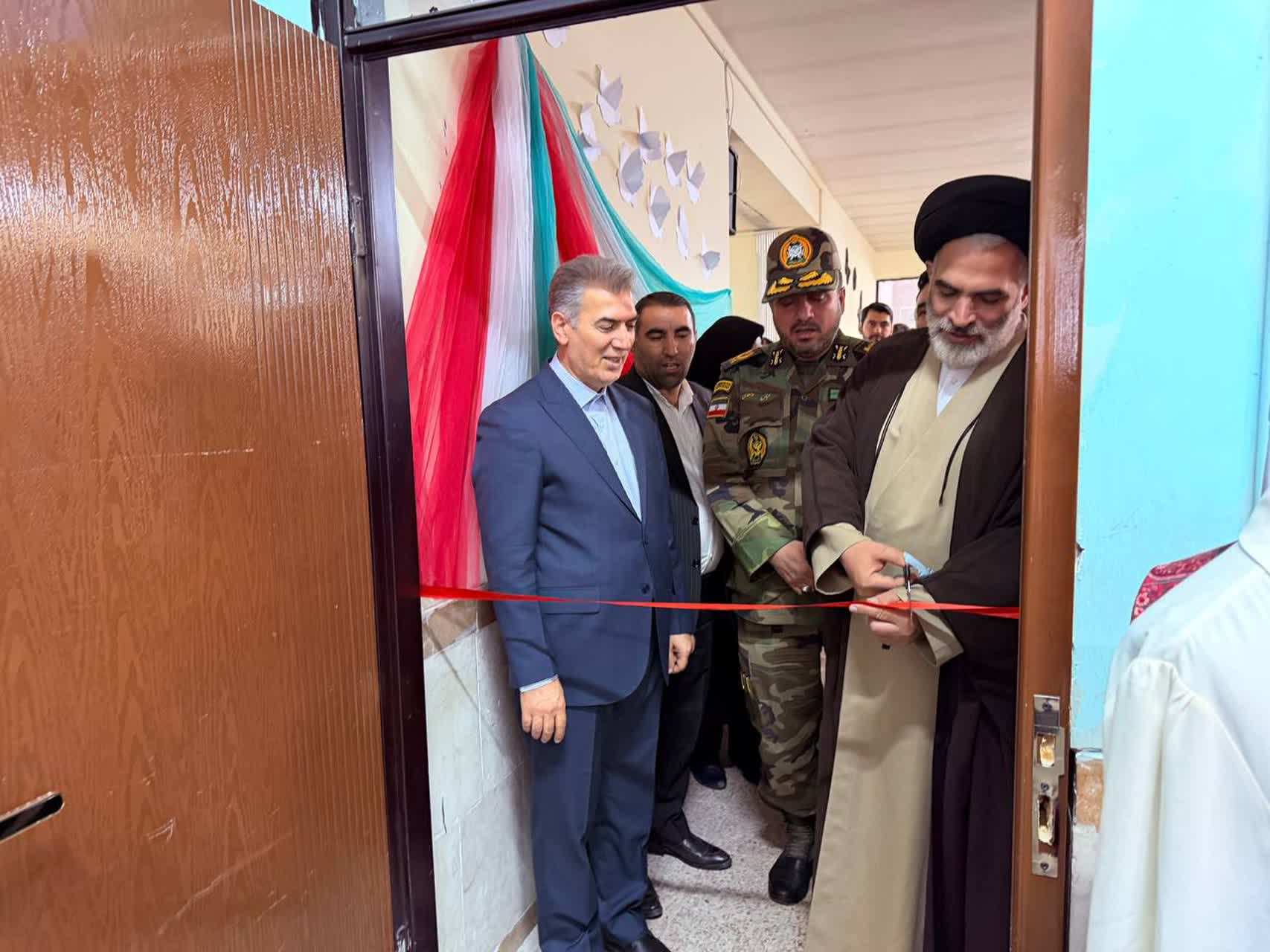 آیین افتتاح نمایشگاه تولیدات صنایع دستی دانش‌آموزان هنرستان حضرت آمنه(س) به مناسبت دهه فجر برگزار شد.