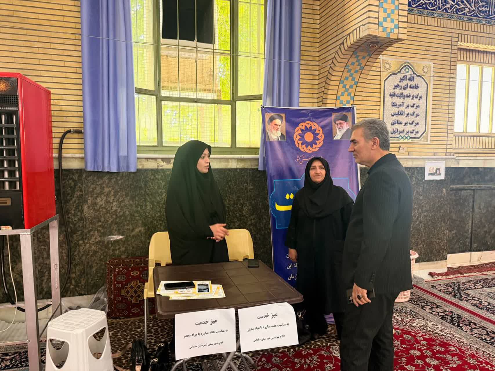 🔹 علی علائی فرماندار شهرستان با حضور در مصلای امام خمینی (ره) و همزمان با برگزاری آیین عبادی ـ سیاسی نماز جمعه، از میزهای ارتباطات مردمی دستگاههای اجرایی بازدید کرد.