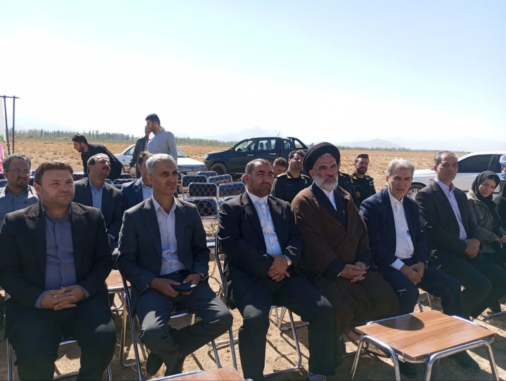 کلنگزنی نیروگاه خورشیدی 10 مگاواتی در روستای یالقوز آغاج