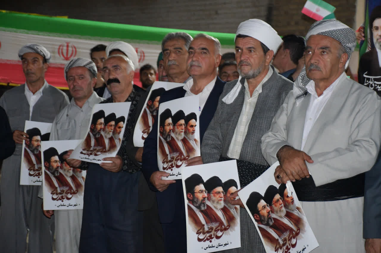 نمایش باشکوه وحدت شیعه و سنی در سلماس و حضور فرماندار در آیین بزرگداشت «قائد شهید امت» به میزبانی برادران اهل تسنن