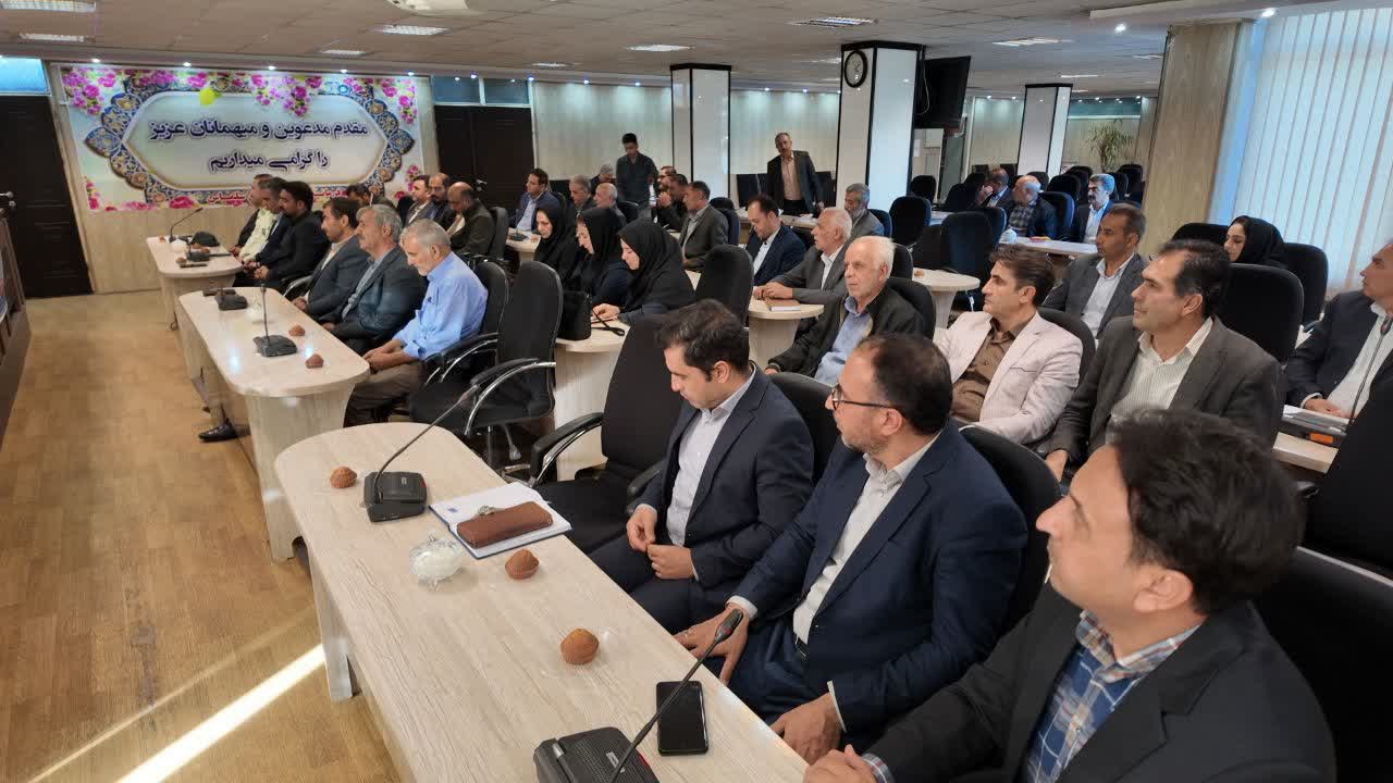 🍎 هماندیشی برای برگزاری جشنواره سیب سلماس 1404؛ تأکید بر همافزایی دولت و باغداران برای معرفی ظرفیتهای منطقه