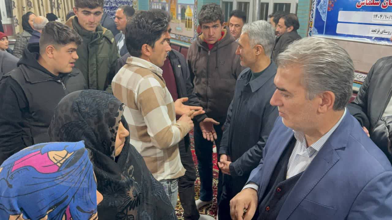 برگزاری میز خدمت جهادی در سلماس با حضور فرماندار و پاسخگویی مستقیم به مطالبات مردمی