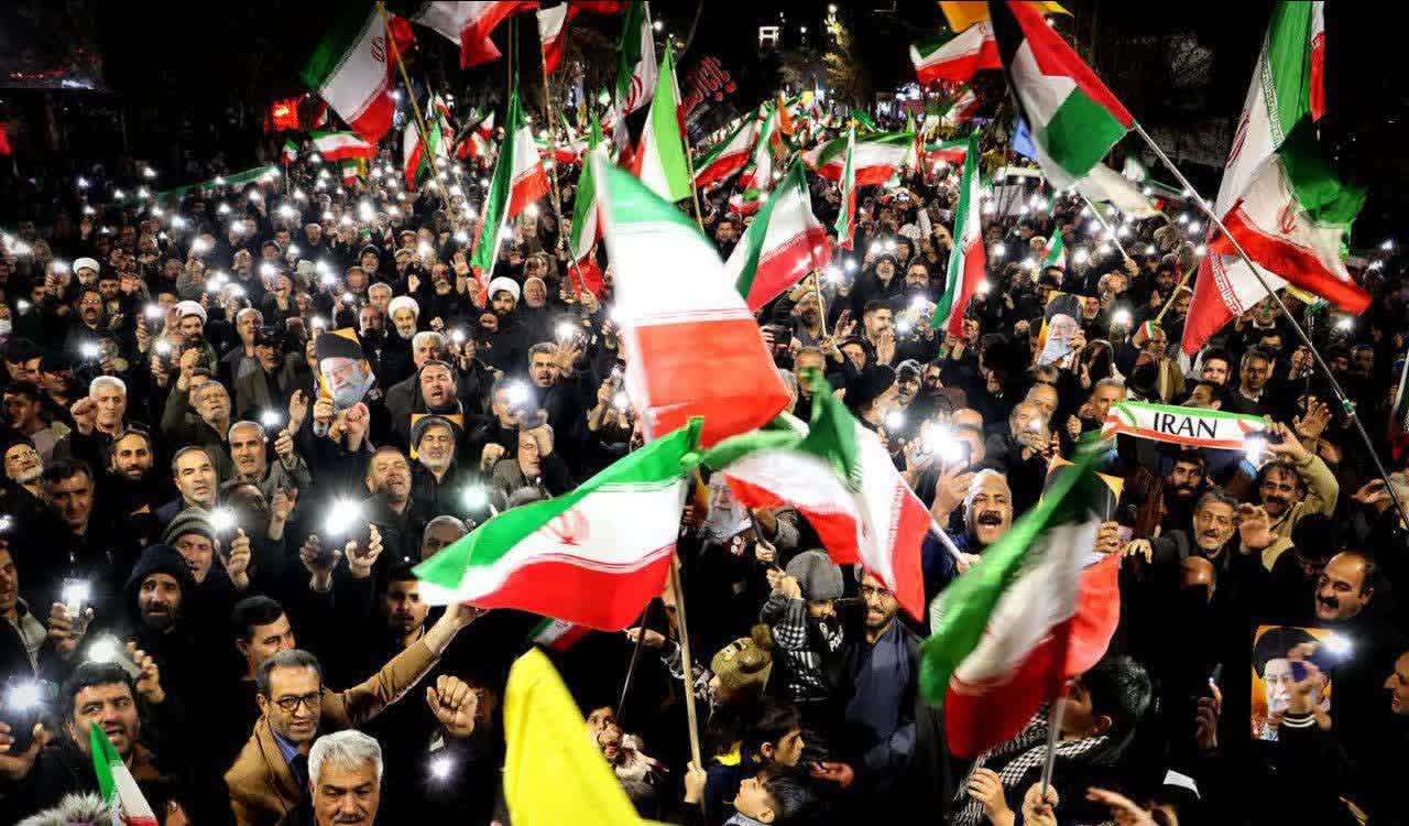 ♦️28 شب ایستادگی مردم و مسولین شهرستان سلماس هم پا و همگام در خیابان