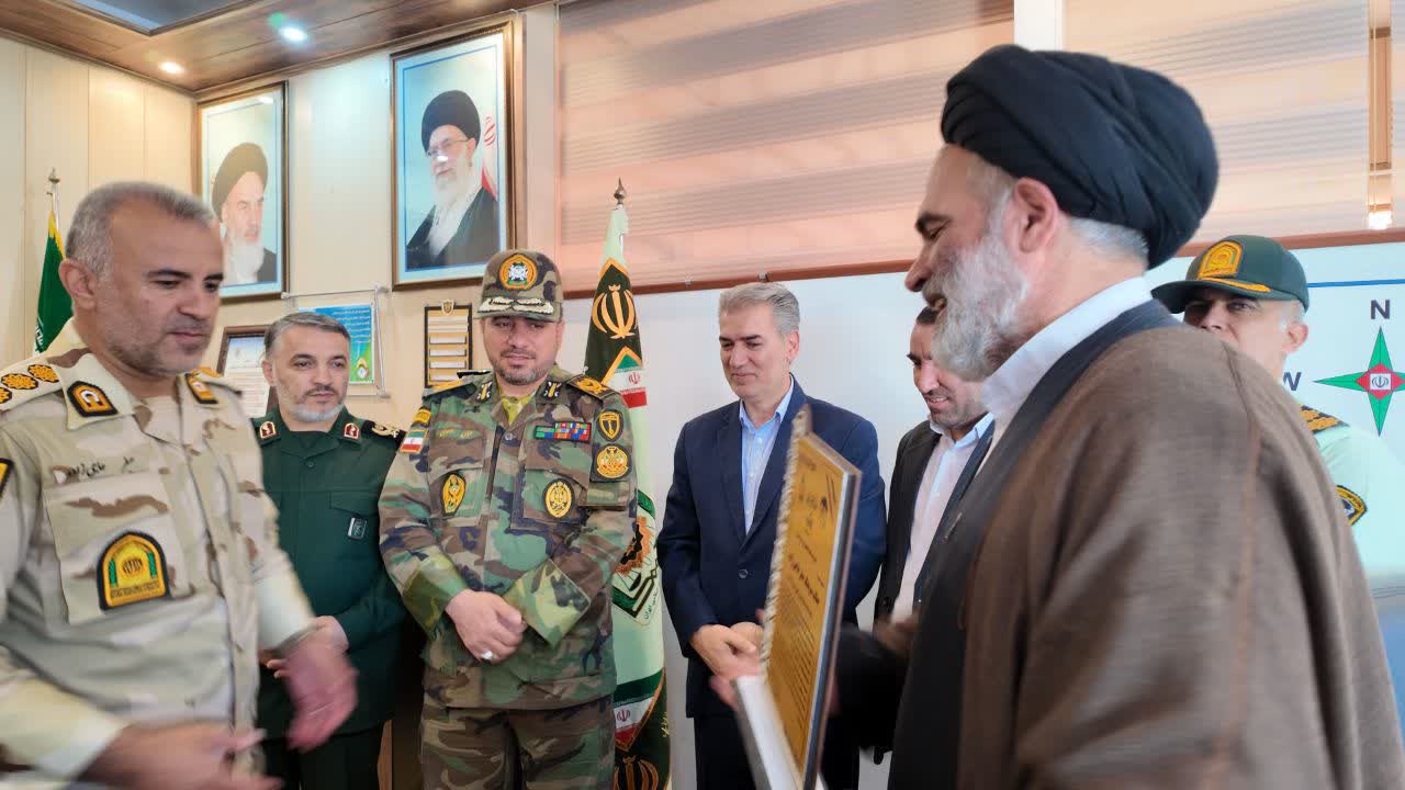 دیدار و تجلیل مسئولان از فرماندهان نیروی انتظامی و هنگ مرزی به مناسبت هفته نیروی انتظامی