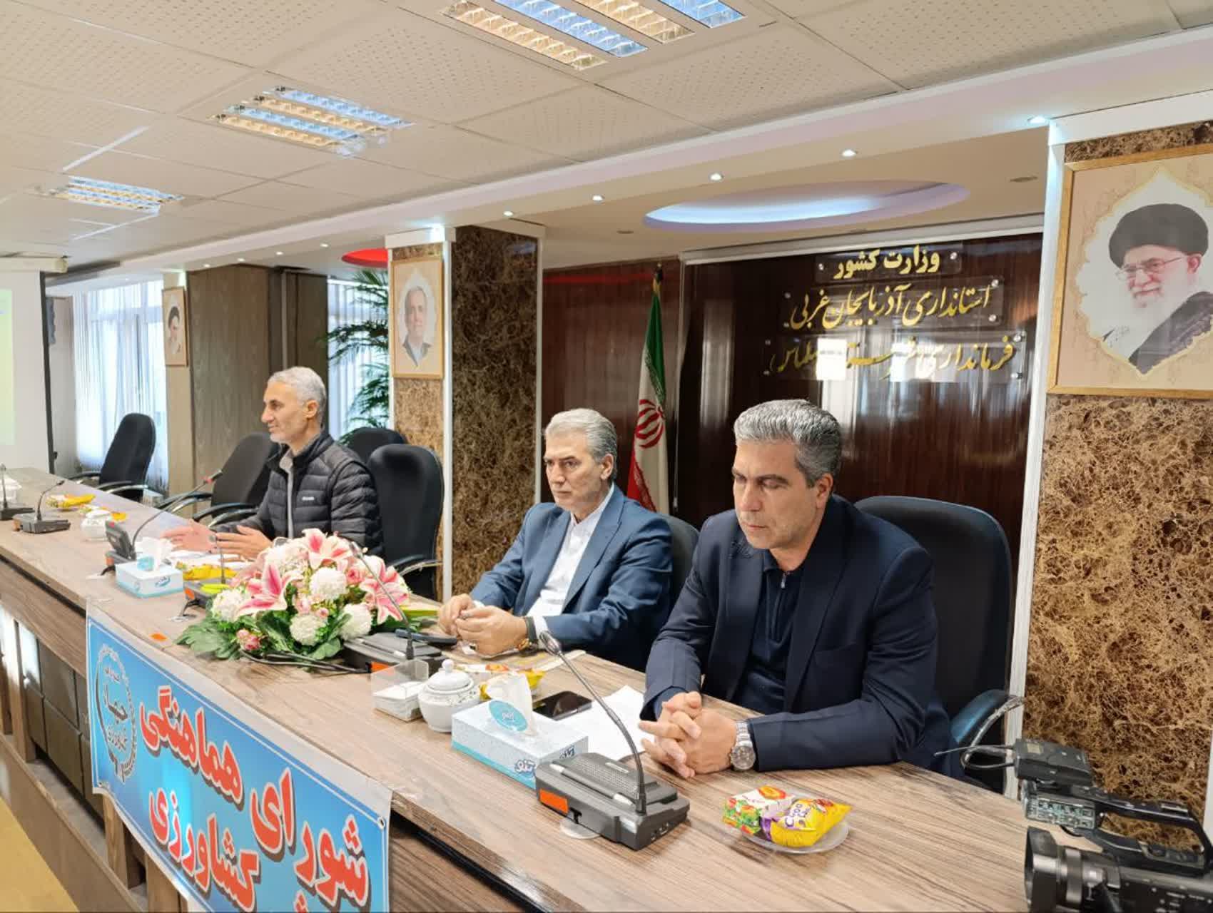 کاروان ترویج بهرهوری کشاورزی شهرستان سلماس به مناسبت روز جهانی خاک، به ریاست علی علائی فرماندار سلماس و با حضور اعضای ستاد مربوطه برگزار شد.