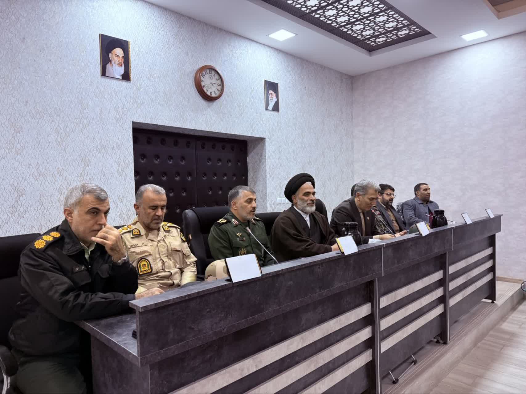 🔰تکریم حماسه‌سازان امنیت؛ دیدار فرماندار سلماس و اعضای شورای تأمین با فرمانده سپاه به مناسبت روز پاسدار