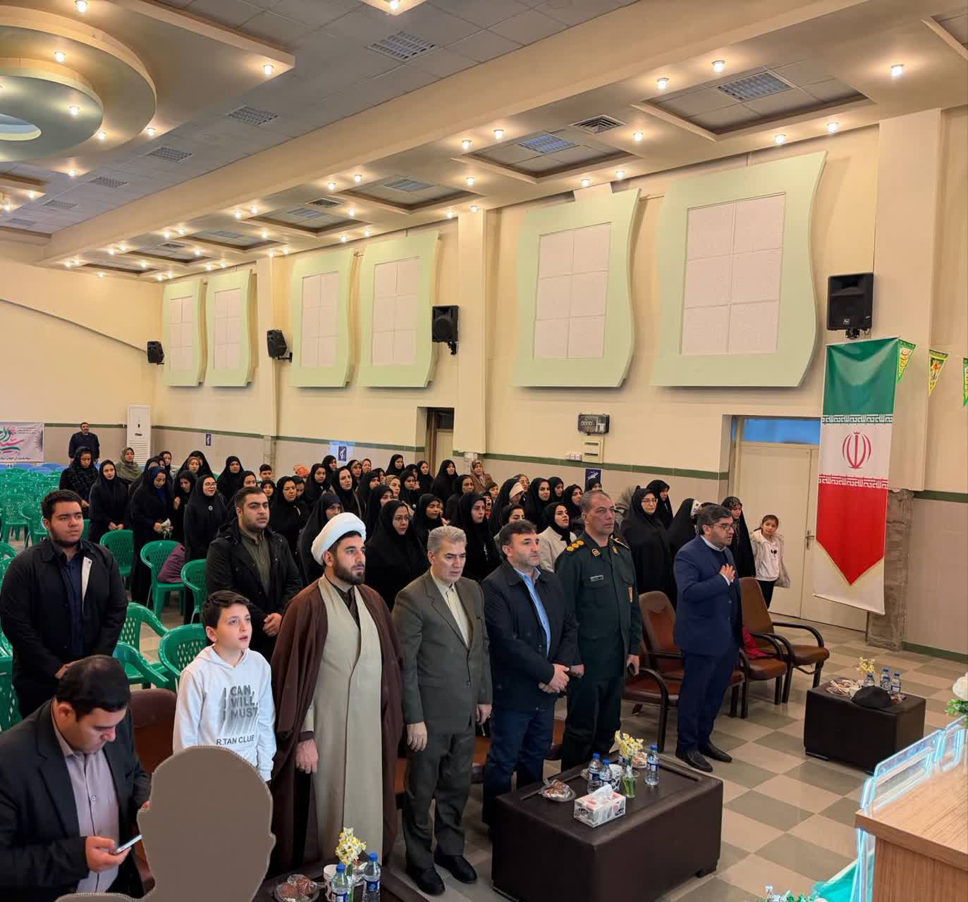 جشن نیمه شعبان به همت بسیج جامعه فرهنگیان شهرستان در کانون بسیج جوانان سپاه سلماس برگزار شد.