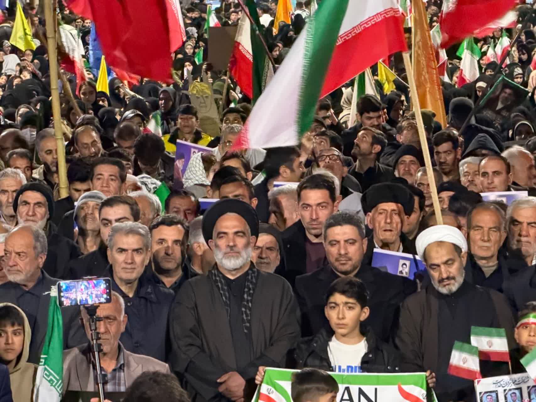 سلماسِ قهرمان امشب هم آمد به میدان