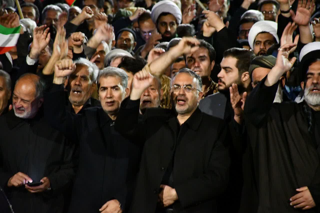 🇮🇷حضور حماسی در سی‌وهفتمین شب وفاداری؛ فرماندار سلماس دوشادوش مردم بر میثاق با آرمان‌های انقلاب