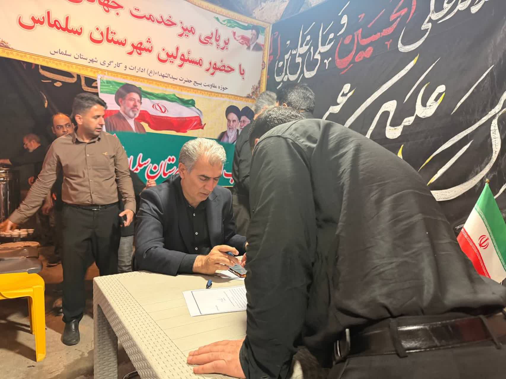 💢 یکصدو سی امین شب مقاومت و ایستادگی مردم ایران 🔹برپایی هفتاد و پنجمین روز میز ارتباطات مردمی فرمانداری شهرستان سلماس (برای اولین بار در کشور) 🔸با حضور فرماندار شهرستان سلماس و روسای ادارات خ