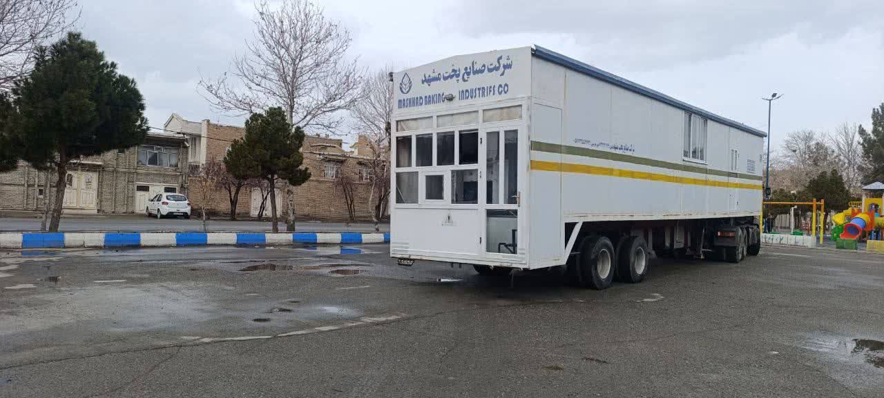 🇮🇷چهل و هفتمین فجر پیروزی🇮🇷  🔹به مناسبت فرارسیدن دهه مبارک فجر و میلاد باسعادت حضرت ولی‌عصر (عج) با دستور فرماندار شهرستان سلماس یک واحد نانوایی سیار در پارک چمران به منظور پخت و توزیع نان به صور