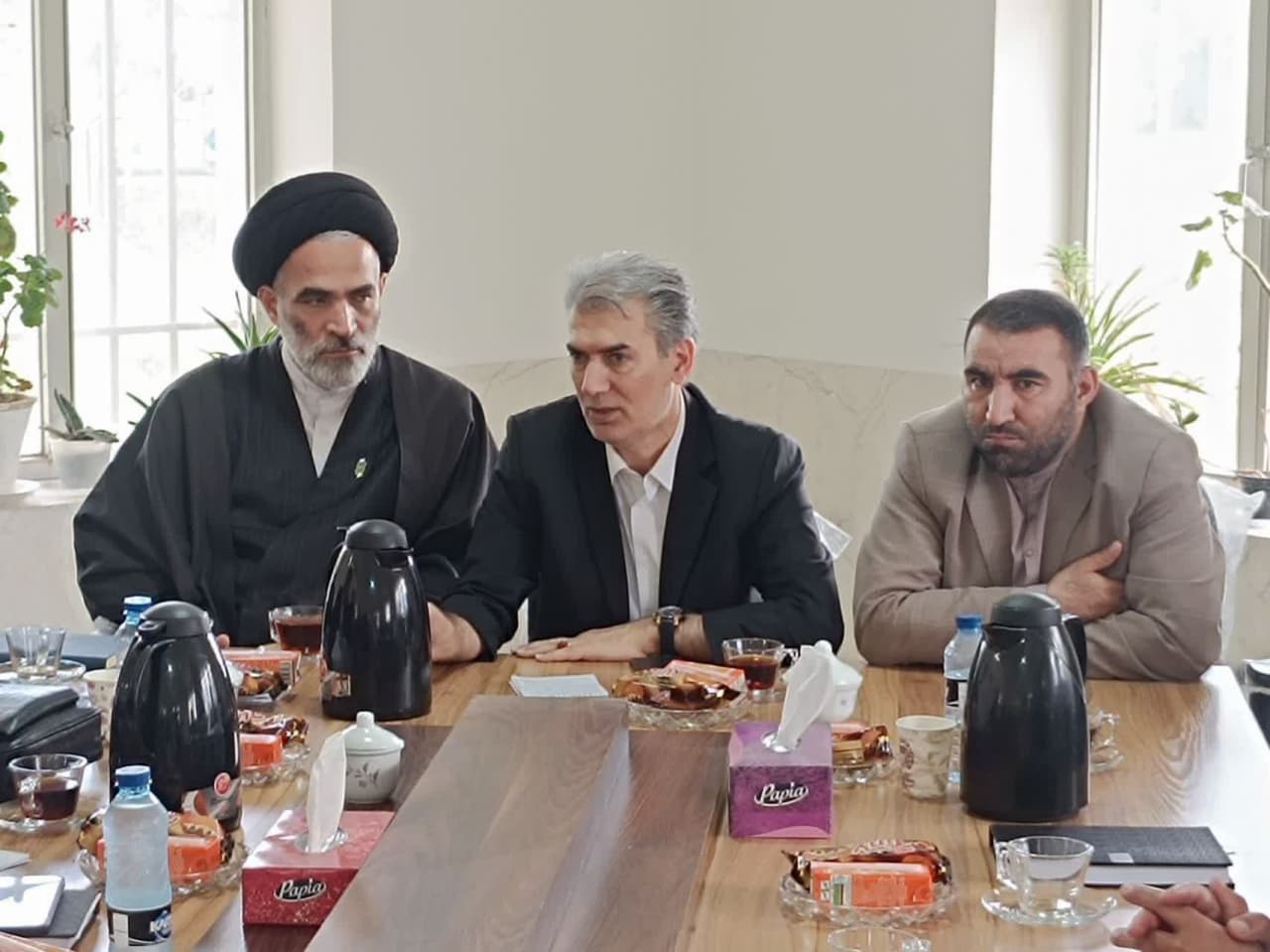 🔴 نشست صمیمی فرماندار سلماس با کارآفرینان و صنعتگران؛ بررسی چالشهای شهرک صنعتی در حضور مسئولان شهرستان