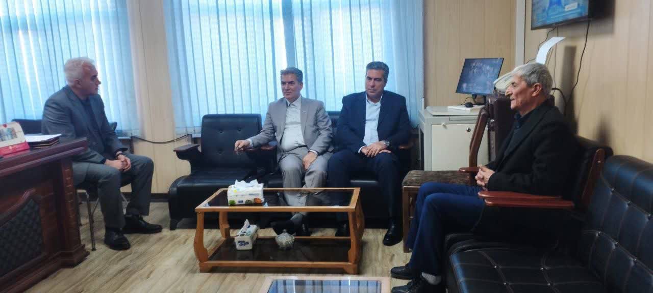 دیدار فرماندار به همراه شهردار و رییس شورای اسلامی شهر با رییس اداره ثبت احوال