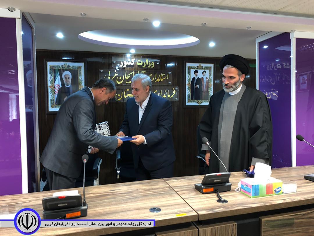 اعطای اعتبارنامه به منتخب مردم سلماس در یازدهمین دوره مجلس شورای اسلامی
