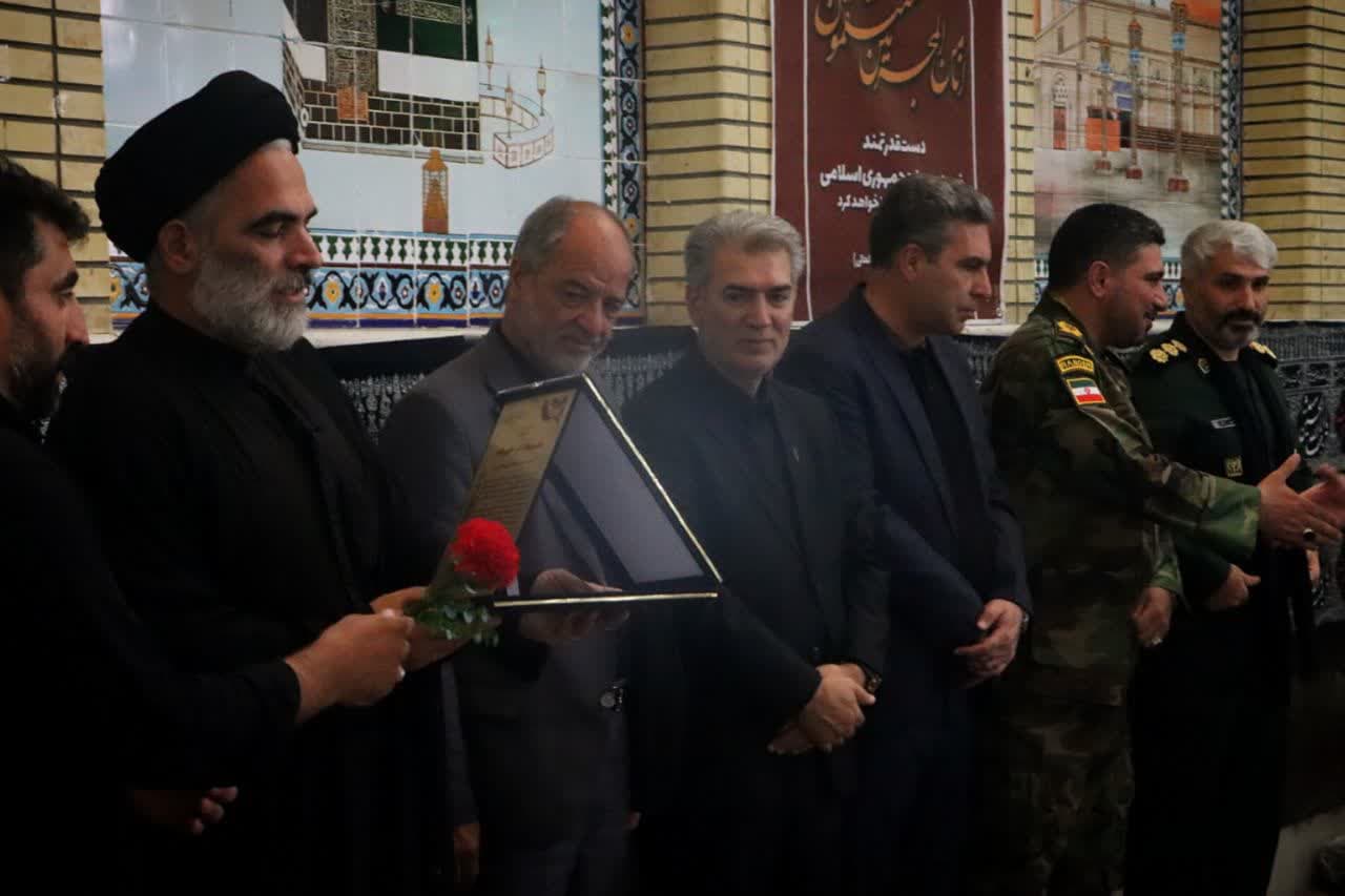تجلیل از رشادتهای نیروهای مسلح سلماس در آیین نماز جمعه