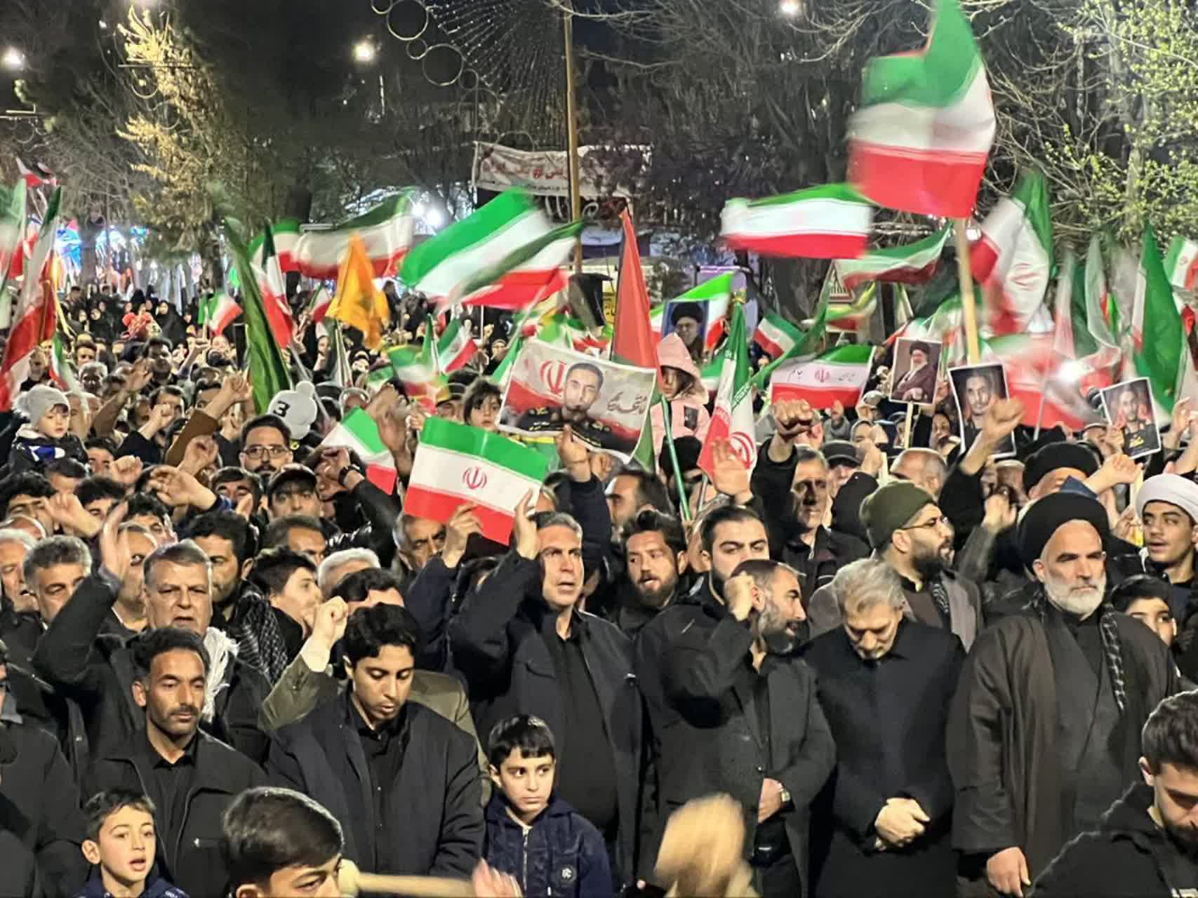 🇮🇷اجتماع پرشور مردم سلماس با حضور فرماندار و وداع با شهید دفاع از میهن