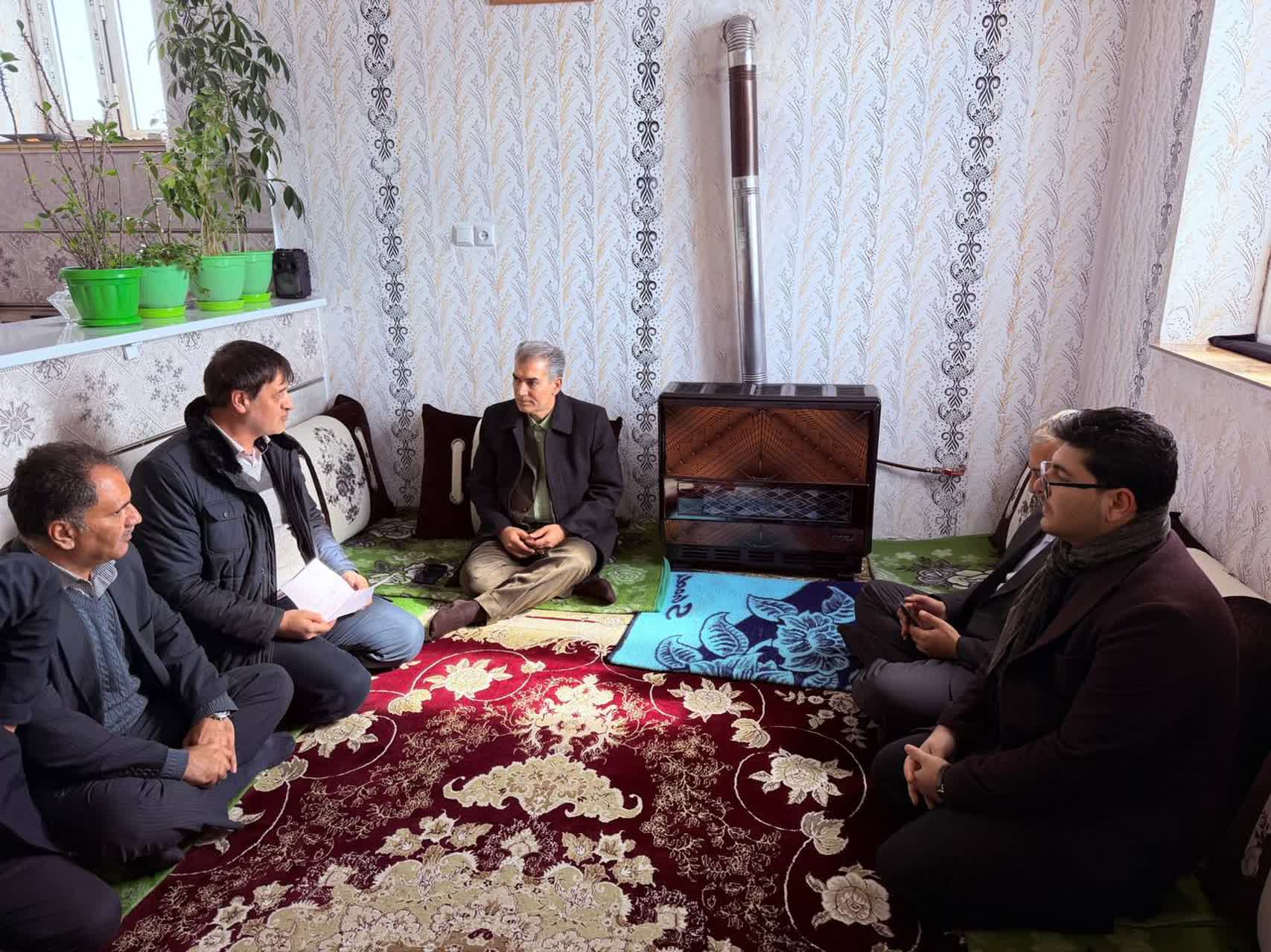 🇮🇷چهل و هفتمین فجر پیروزی🇮🇷  توزیع لوازم ضروری زندگی در مناطق مرزی شهرستان سلماس با حضور فرماندار همزمان با دهه مبارک فجر