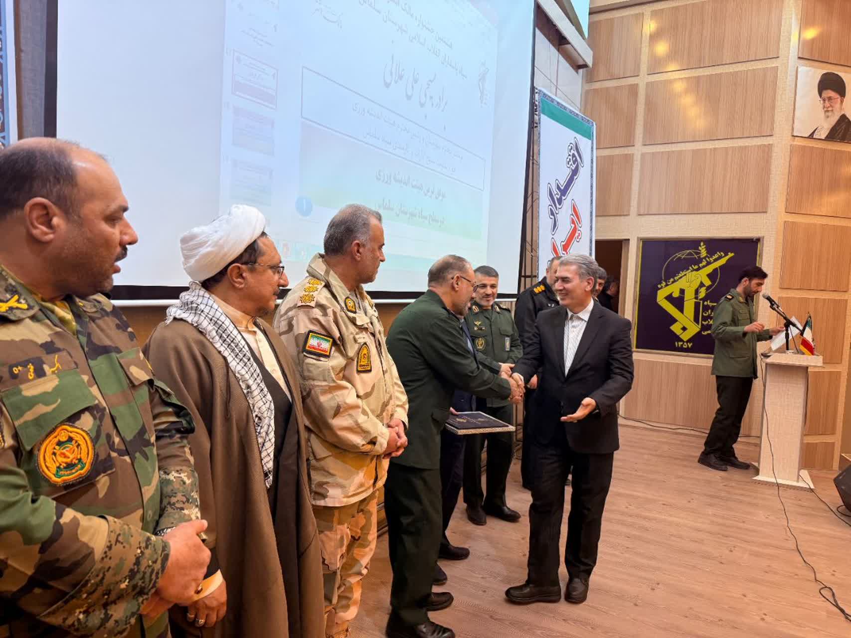 جشنواره مالک اشتر سپاه شهرستان سلماس با حضور فرمانده سپاه شهداء استان آذربایجان‌غربی و مسئولان شهرستانی در محل کانون جوانان سپاه سلماس برگزار شد.