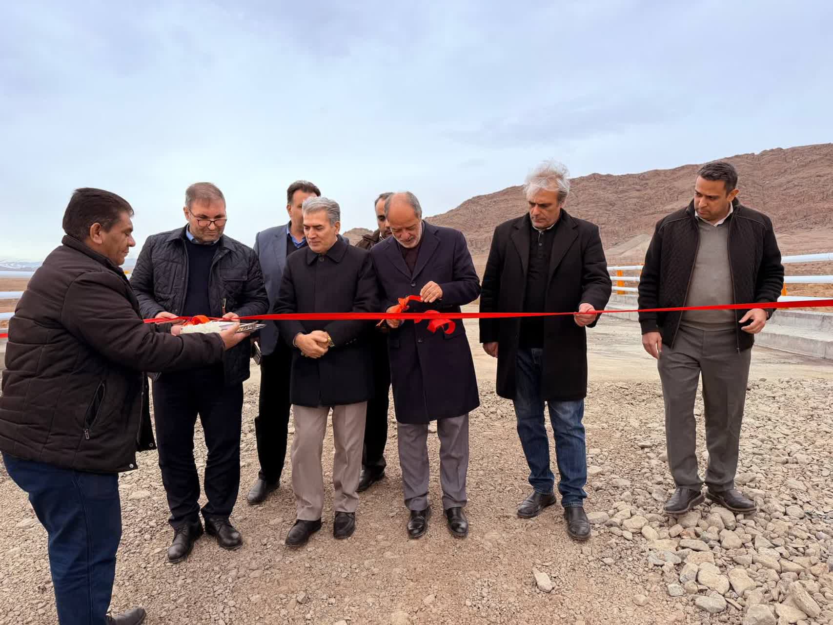 🇮🇷چهل و هفتمین فجر پیروزی🇮🇷  🔹پل ارتباطی بتنی فاز عملیاتی به فاز توسعه در شهرک صنعتی سلماس به مناسبت سالگرد پیروزی انقلاب اسلامی افتتاح و به بهره‌برداری رسید.