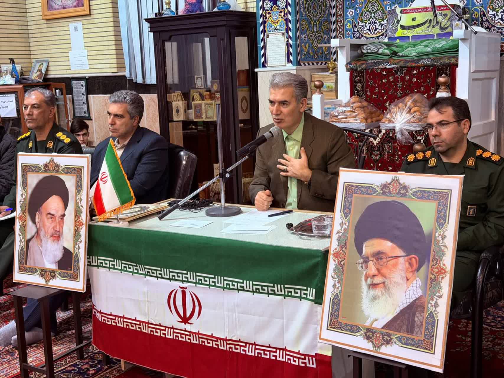 برگزاری میز خدمت جهادی محله محور در سلماس با حضور فرماندار و پاسخگویی مستقیم به مطالبات مردمی