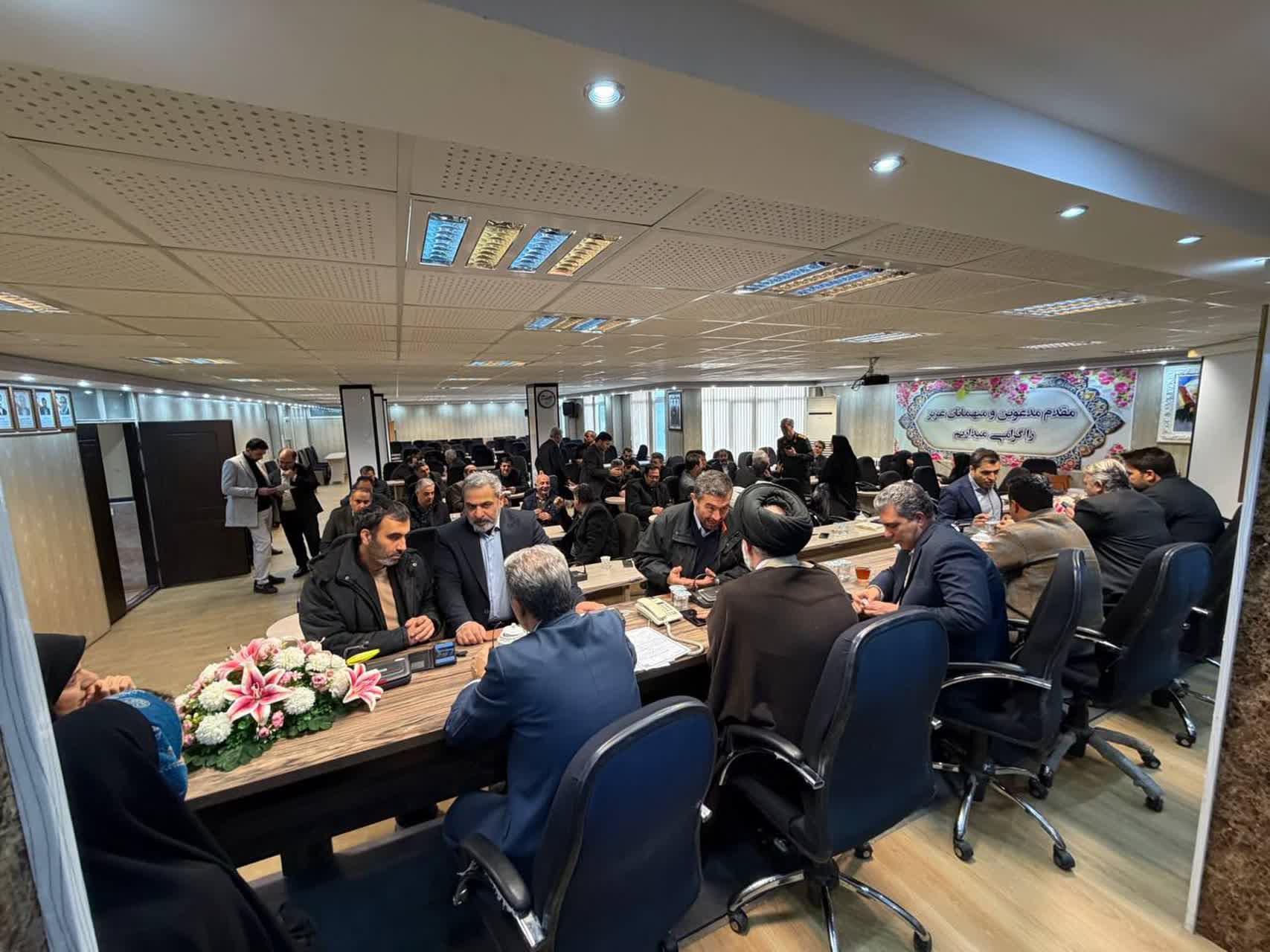 خدمت بی منت به مردم نعمت الهی برای مسئولان کشور هست.مقام معظم رهبری(مدظله العالی)